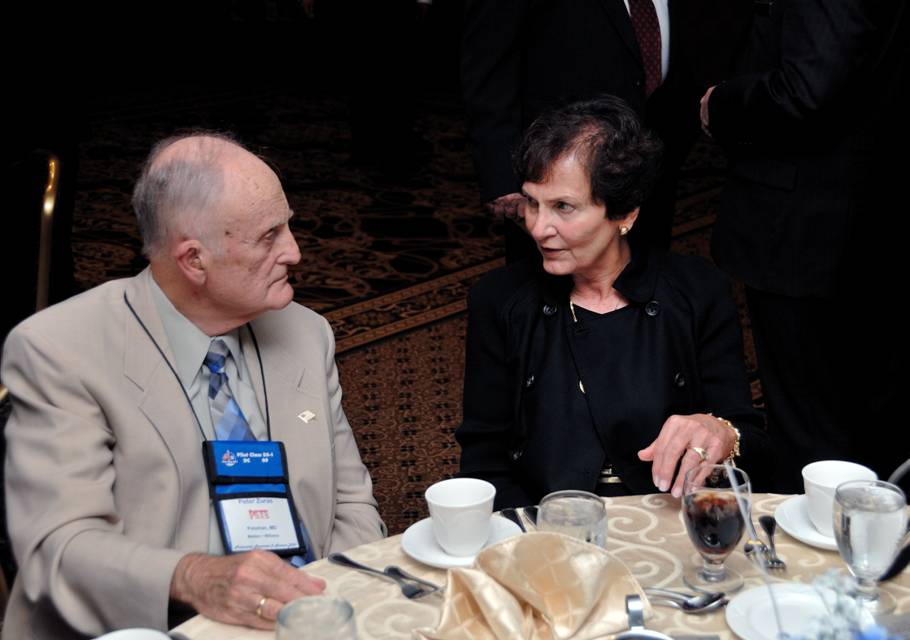 D2X_4275 Pete Zuras & Mrs Alvarez  10-2-09.jpg